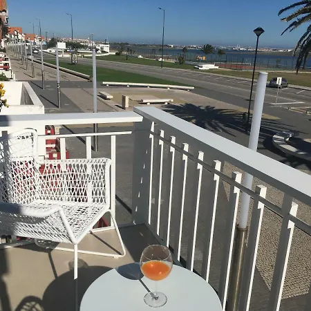 Hébergement de vacances M *